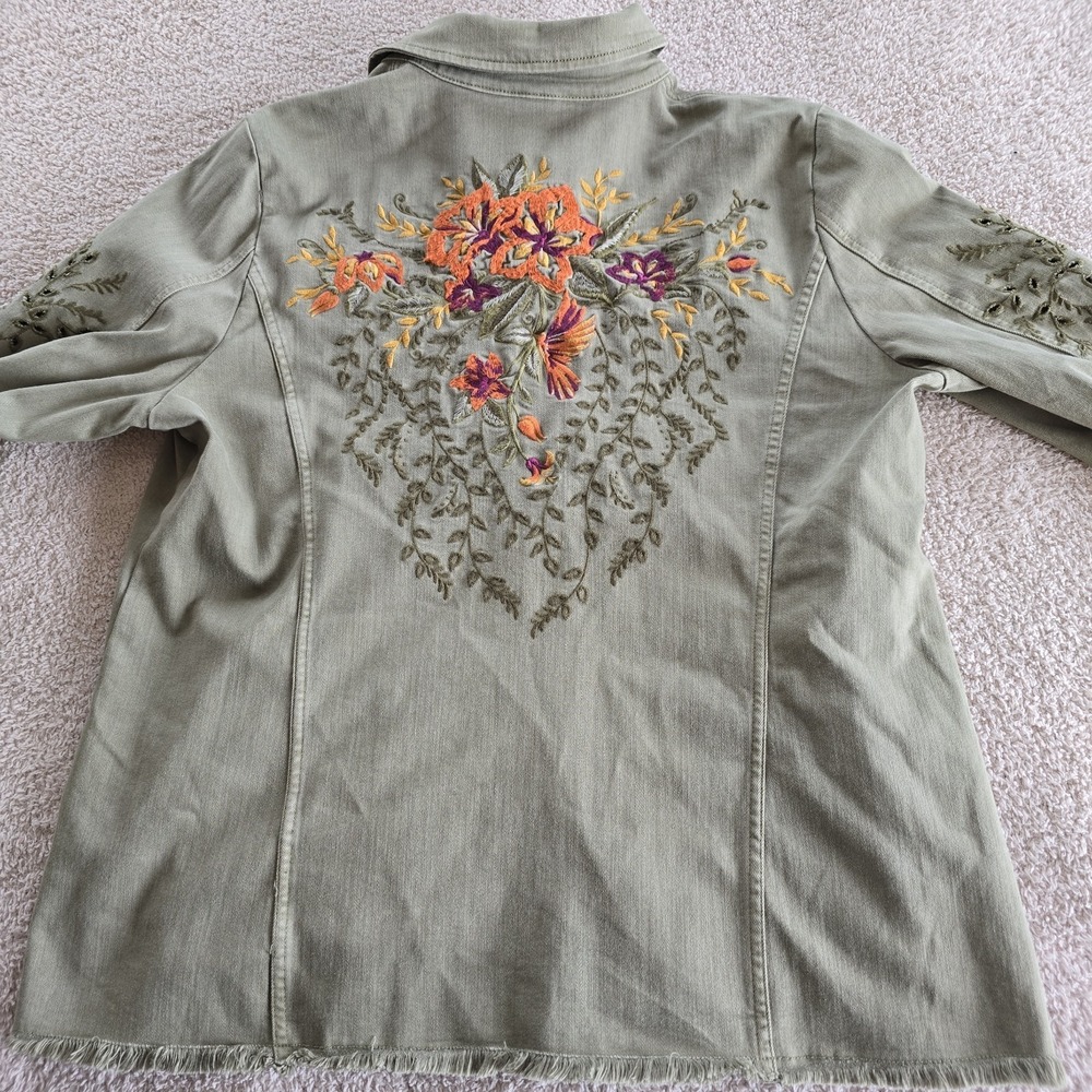 Chico's Sage Green Embroidered Jacket Floral Boho Utility Trucker Frayed Hem XL - Picture 7 of 16